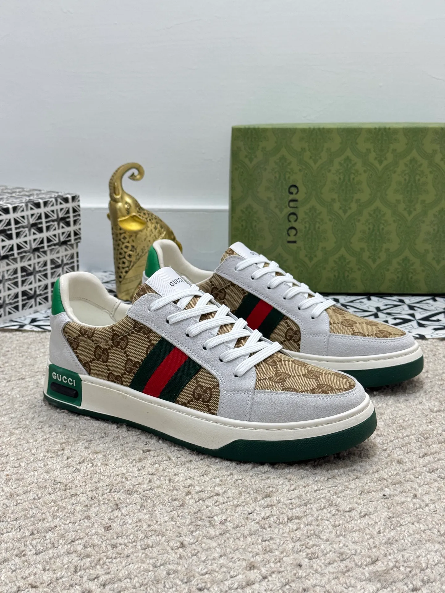 Men's shoes 💰400 [New model] 🪳🪳Gucci─Gucci classic. Gucci purchase level, comparable to genuine products without pressure, colorful style prevails, really looks good on the feet, original leather imported from Italy, the texture is amazing! Lasting technology, first-layer sheepskin lining imported from Italy, highly recommended product, a must-see, high quality will definitely satisfy you! Size: 38-44 (45 customized